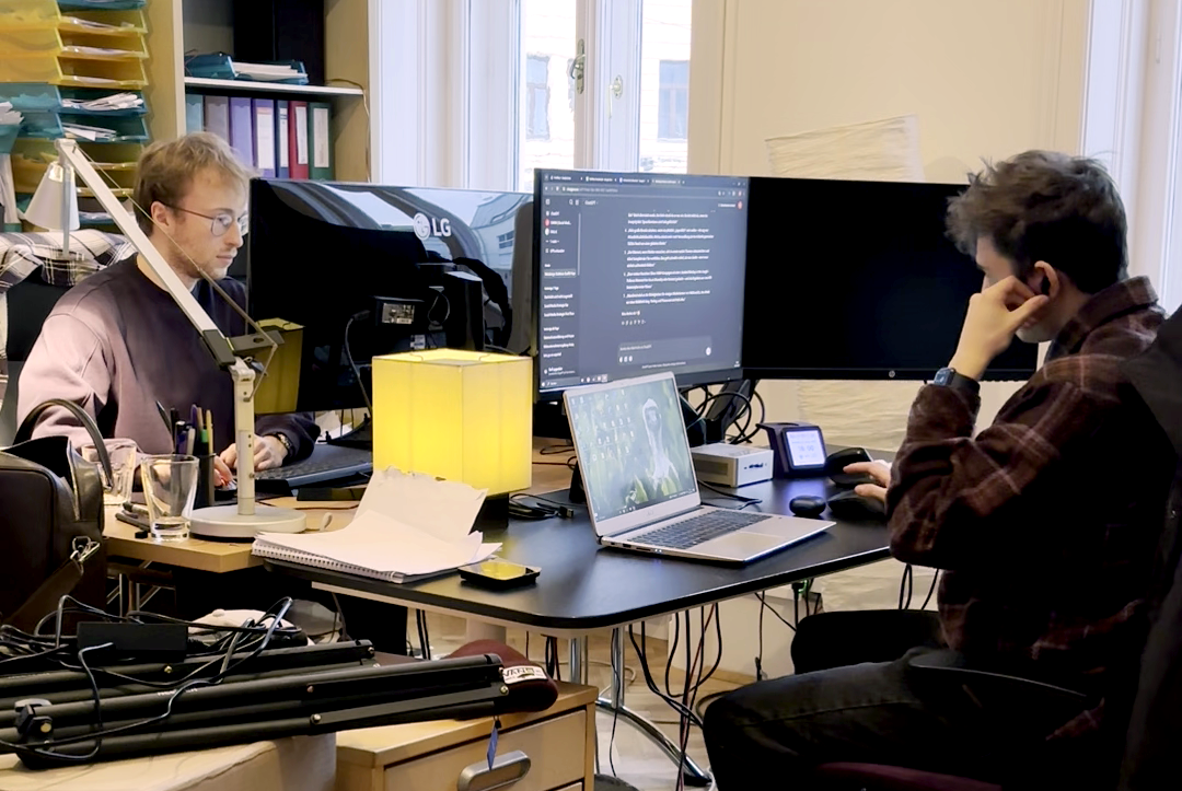AyCaramba Team im Büro am Arbeiten